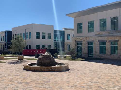 smmc_sadler-east-office-plaza_03.jpg