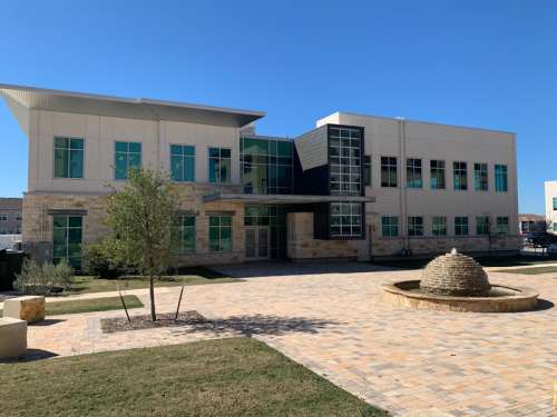 smmc_sadler-east-office-plaza_04.jpg